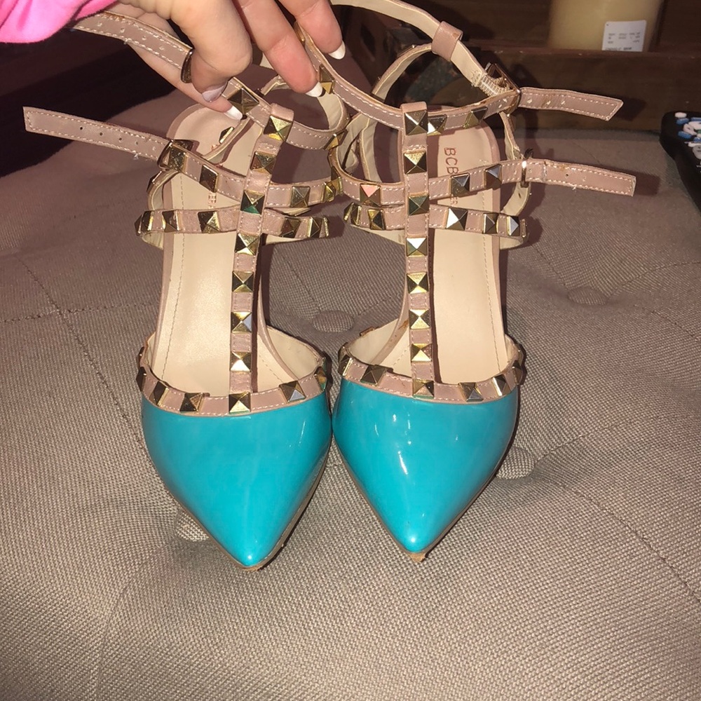 BCBG rockstud blue pump